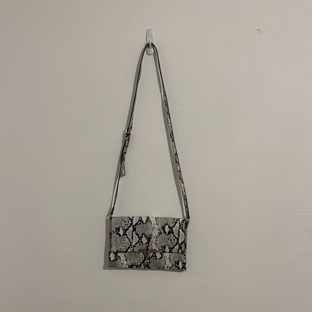 Snakeskin Pattern Crossbody Bag